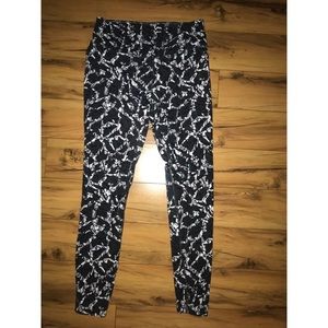 Nike workout leggings size: medium